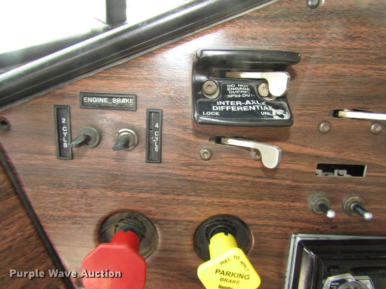 image for item DD2955 2000 Freightliner FLD120 dump truck