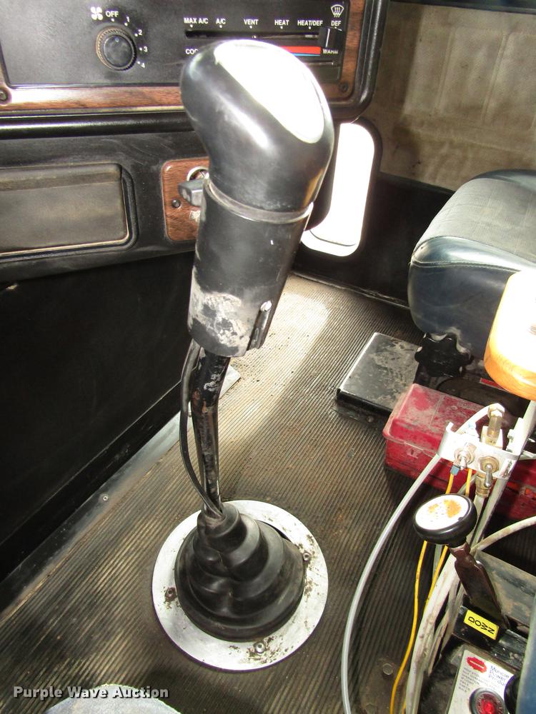 image for item DD2955 2000 Freightliner FLD120 dump truck