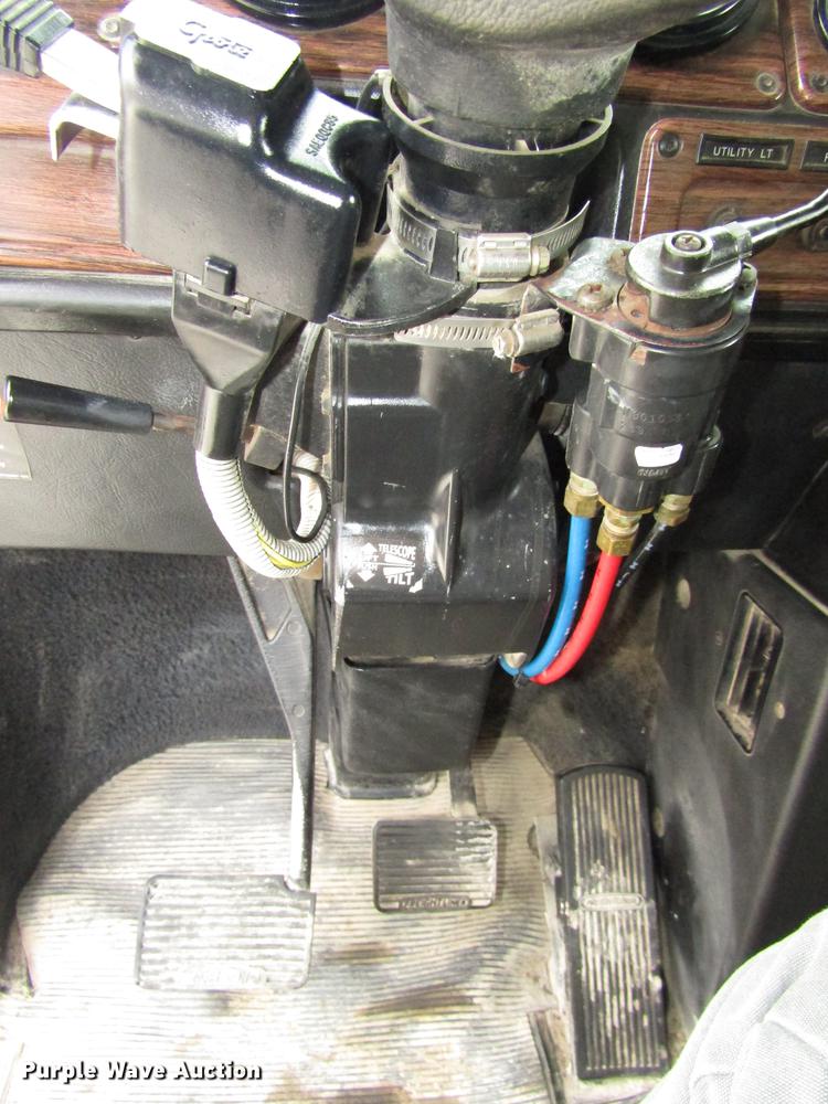 image for item DD2955 2000 Freightliner FLD120 dump truck