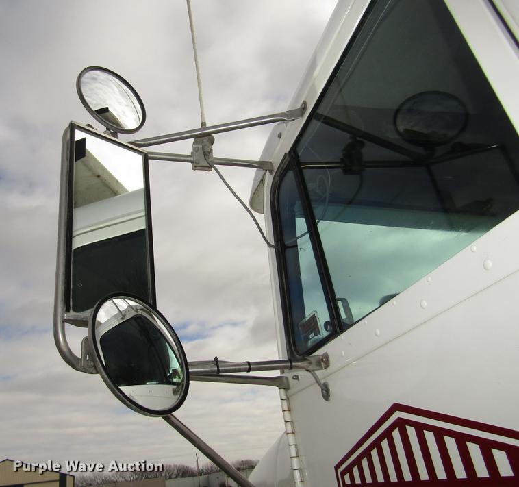 image for item DD2955 2000 Freightliner FLD120 dump truck