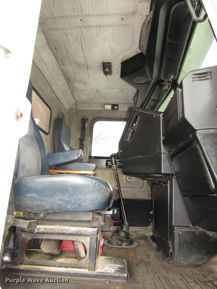 image for item DD2955 2000 Freightliner FLD120 dump truck