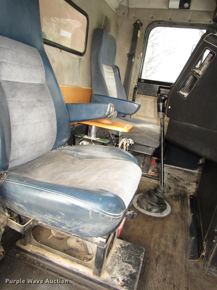 image for item DD2955 2000 Freightliner FLD120 dump truck