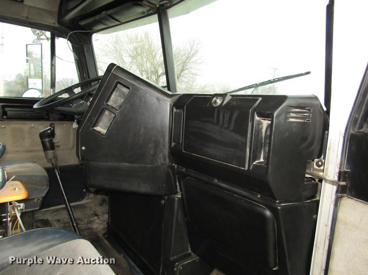 image for item DD2955 2000 Freightliner FLD120 dump truck