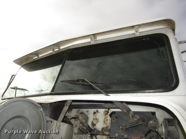 image for item DD2955 2000 Freightliner FLD120 dump truck