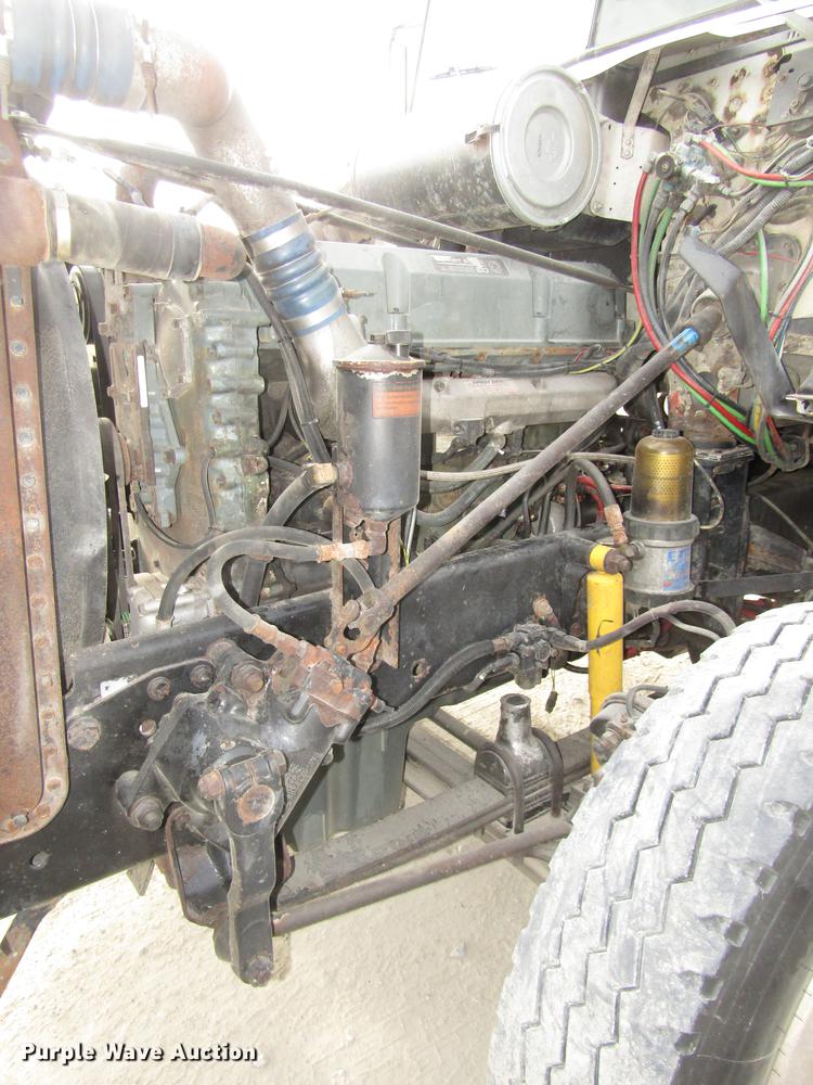 image for item DD2955 2000 Freightliner FLD120 dump truck