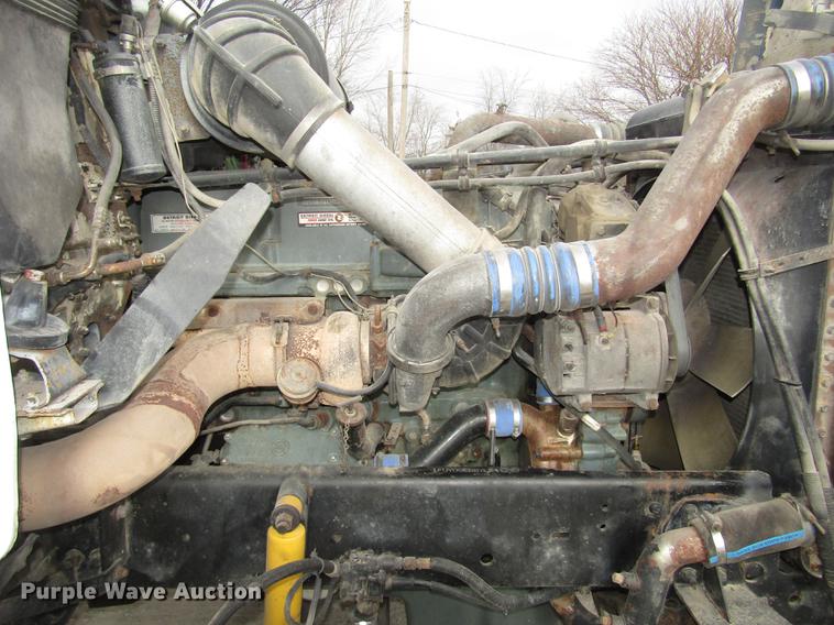 image for item DD2955 2000 Freightliner FLD120 dump truck