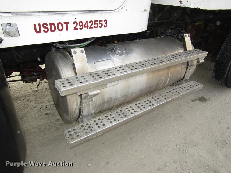 image for item DD2955 2000 Freightliner FLD120 dump truck