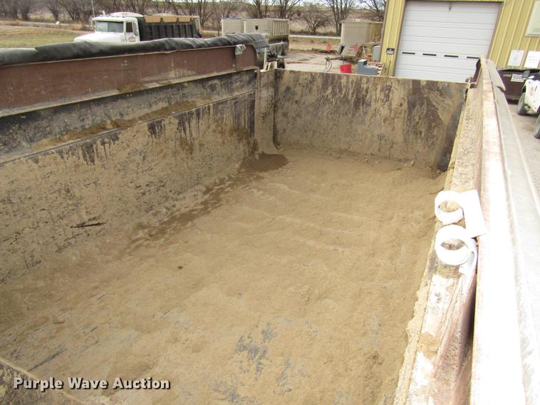 image for item DD2955 2000 Freightliner FLD120 dump truck