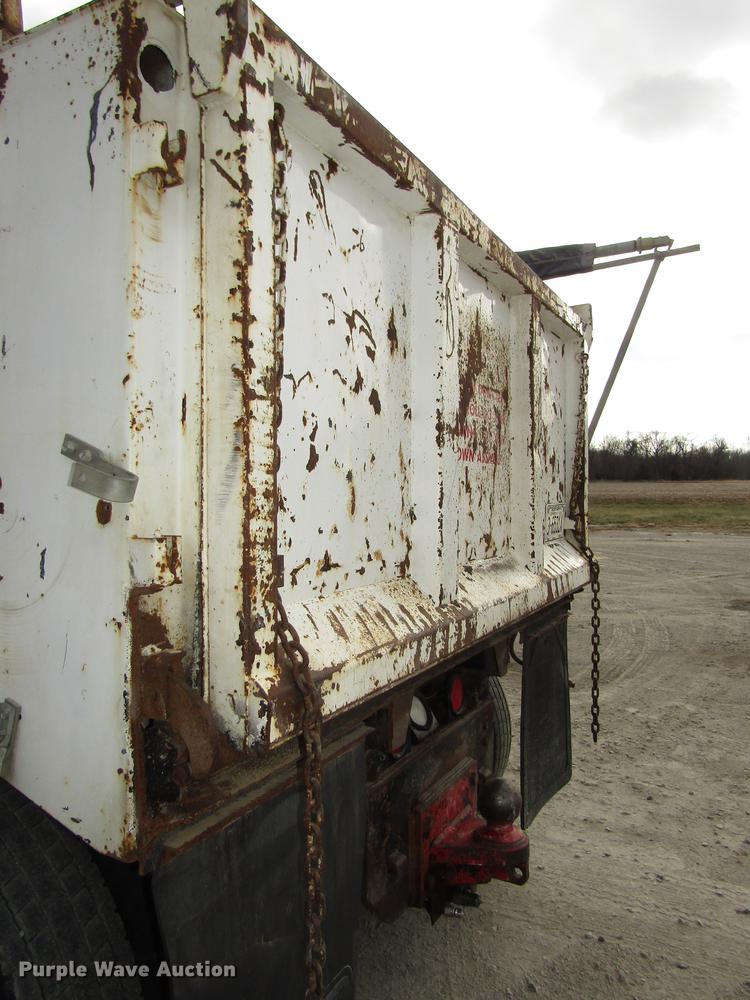 image for item DD2955 2000 Freightliner FLD120 dump truck