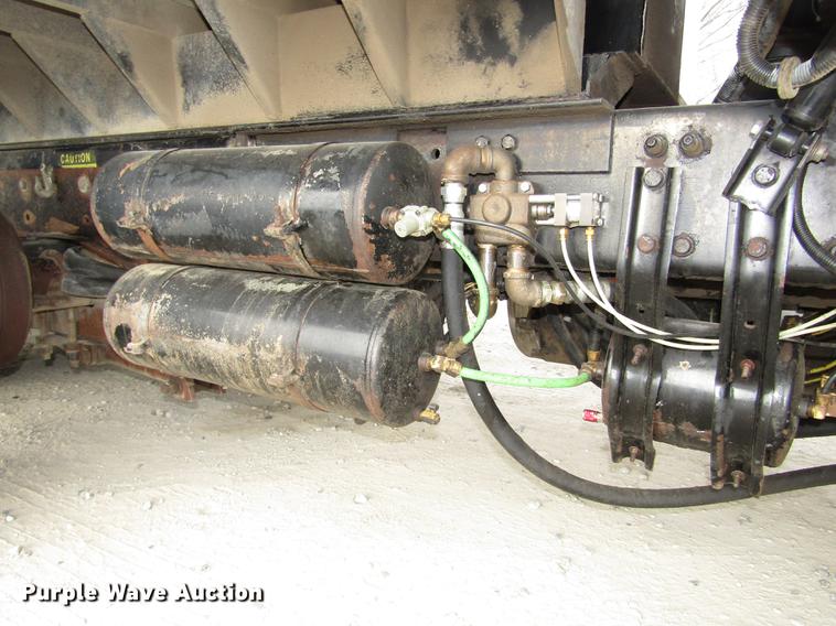 image for item DD2955 2000 Freightliner FLD120 dump truck