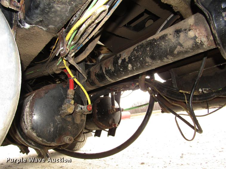 image for item DD2955 2000 Freightliner FLD120 dump truck