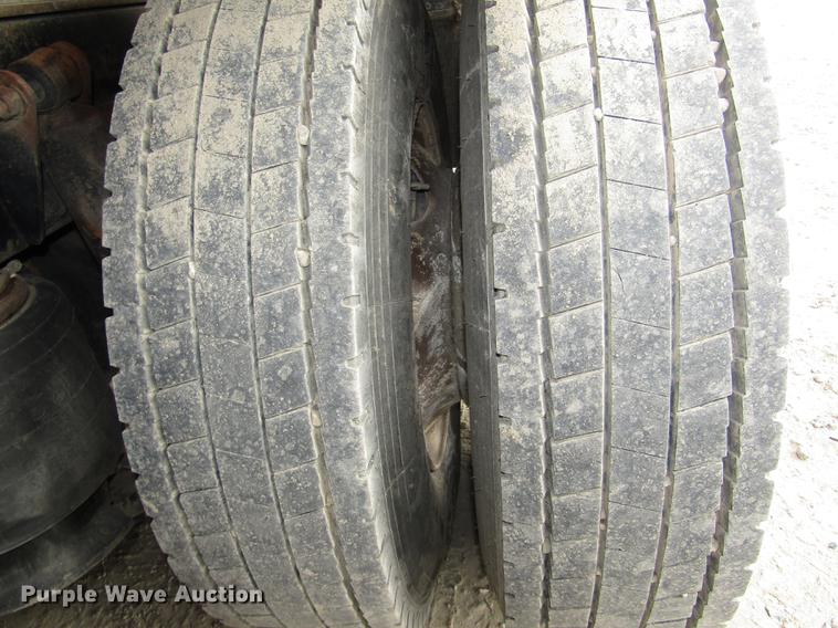 image for item DD2955 2000 Freightliner FLD120 dump truck