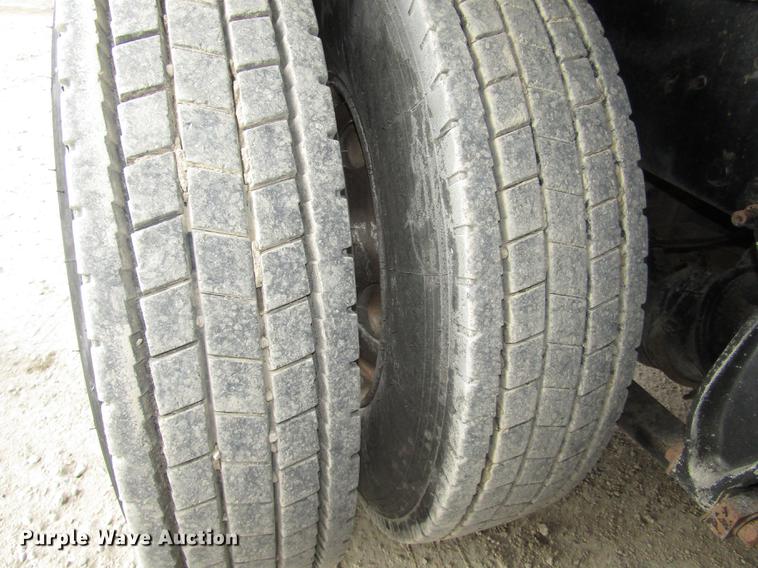 image for item DD2955 2000 Freightliner FLD120 dump truck