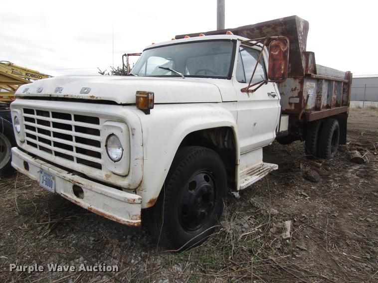 image for item DD2956 1974 Ford F600 dump truck