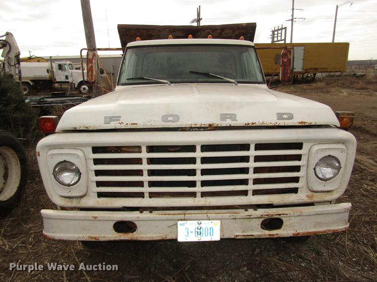 image for item DD2956 1974 Ford F600 dump truck