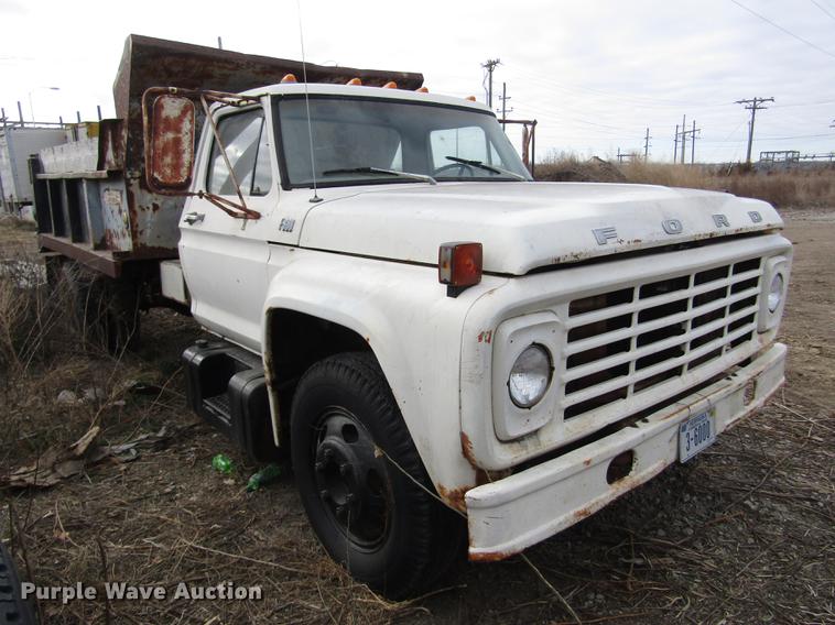 image for item DD2956 1974 Ford F600 dump truck
