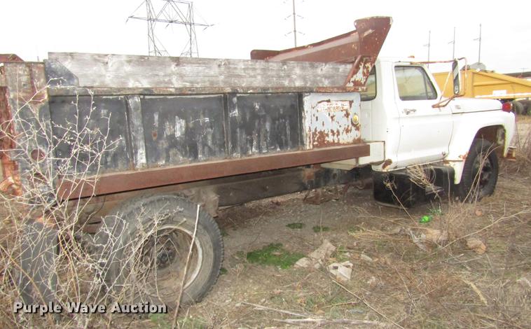 image for item DD2956 1974 Ford F600 dump truck