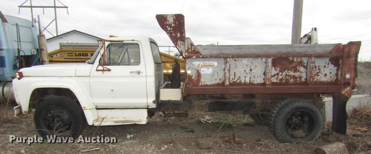 image for item DD2956 1974 Ford F600 dump truck