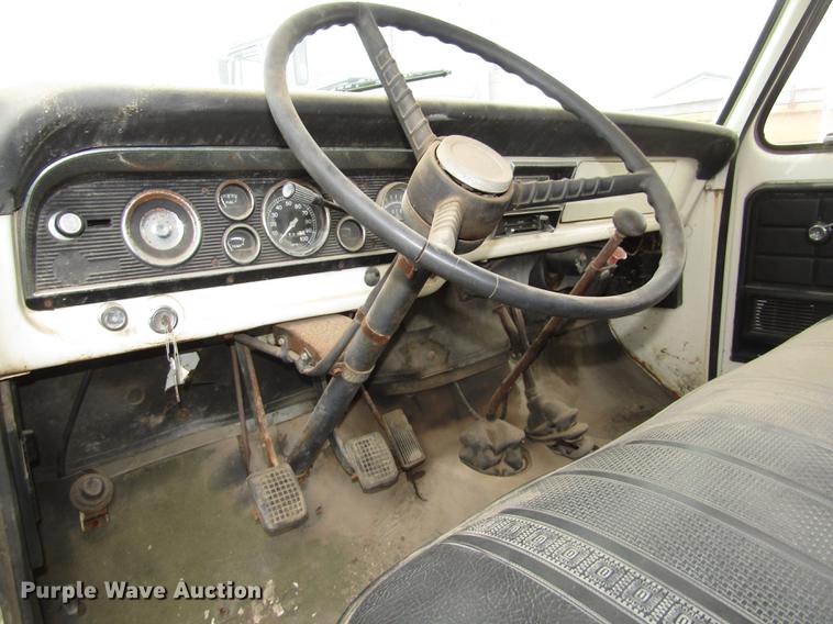 image for item DD2956 1974 Ford F600 dump truck