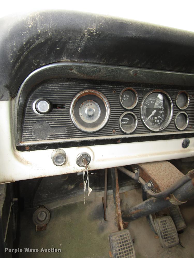 image for item DD2956 1974 Ford F600 dump truck