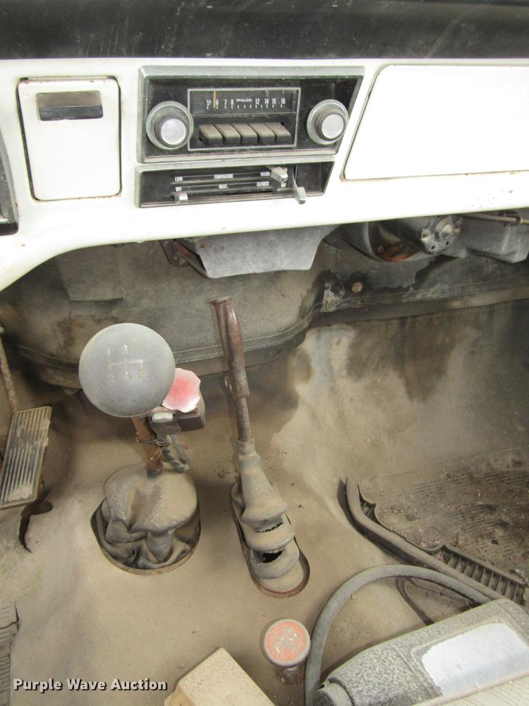 image for item DD2956 1974 Ford F600 dump truck