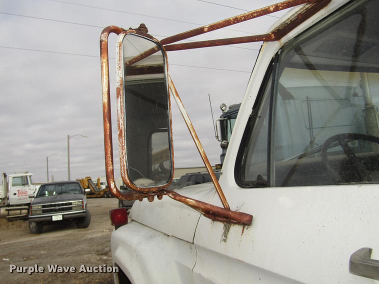 image for item DD2956 1974 Ford F600 dump truck