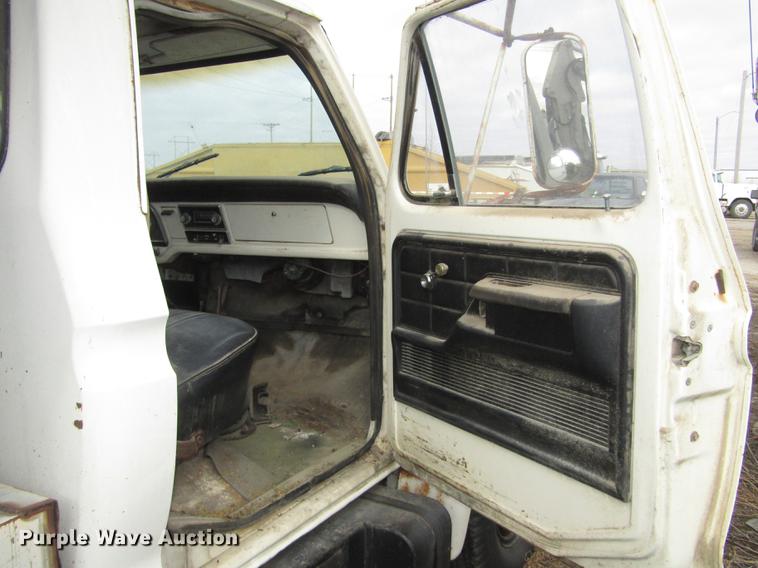 image for item DD2956 1974 Ford F600 dump truck