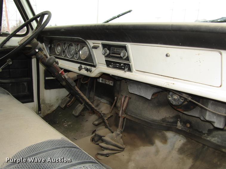 image for item DD2956 1974 Ford F600 dump truck