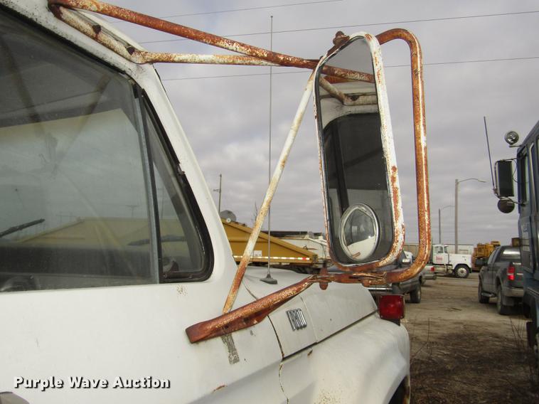 image for item DD2956 1974 Ford F600 dump truck