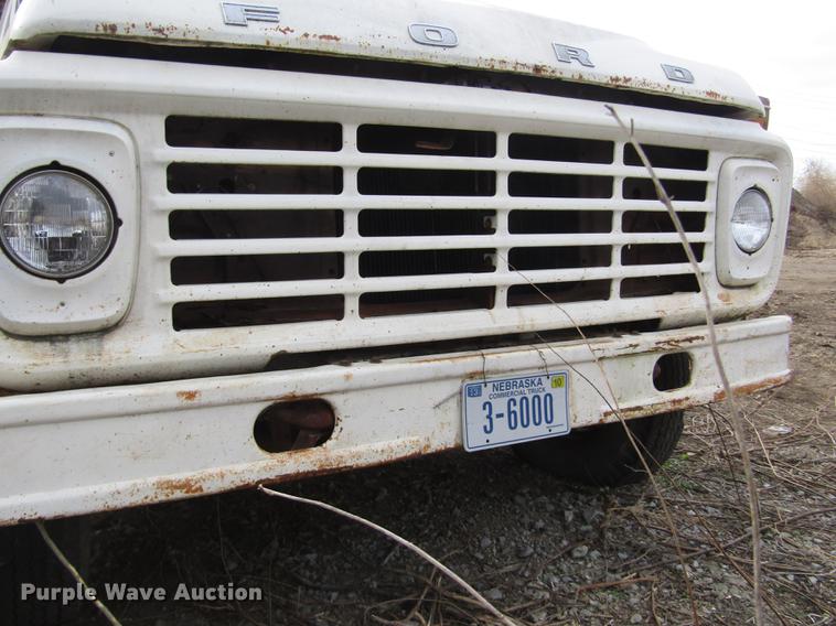 image for item DD2956 1974 Ford F600 dump truck