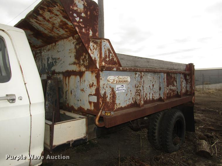 image for item DD2956 1974 Ford F600 dump truck