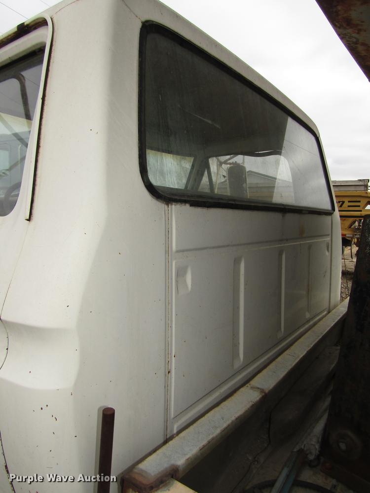 image for item DD2956 1974 Ford F600 dump truck