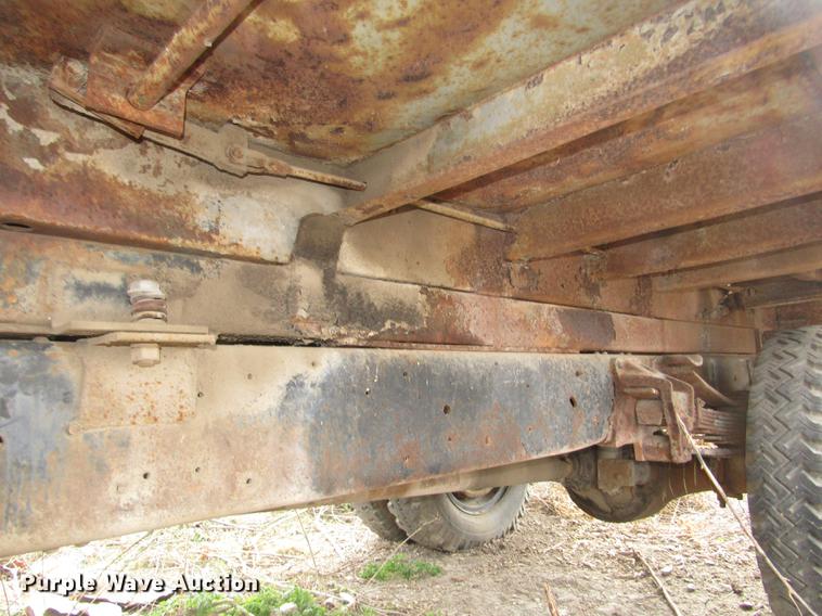 image for item DD2956 1974 Ford F600 dump truck