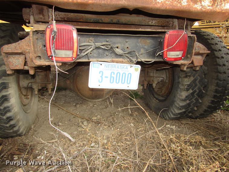 image for item DD2956 1974 Ford F600 dump truck