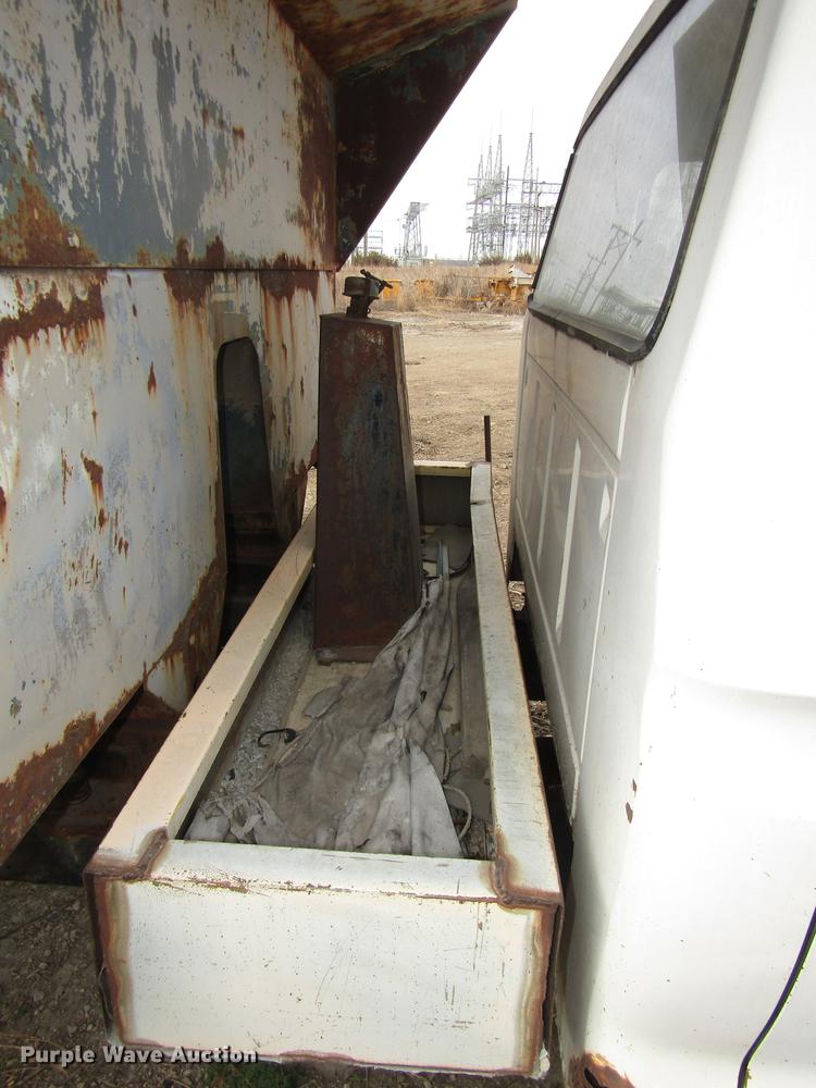 image for item DD2956 1974 Ford F600 dump truck