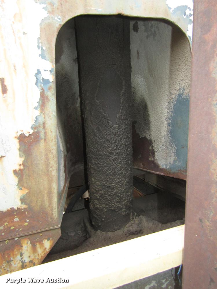 image for item DD2956 1974 Ford F600 dump truck