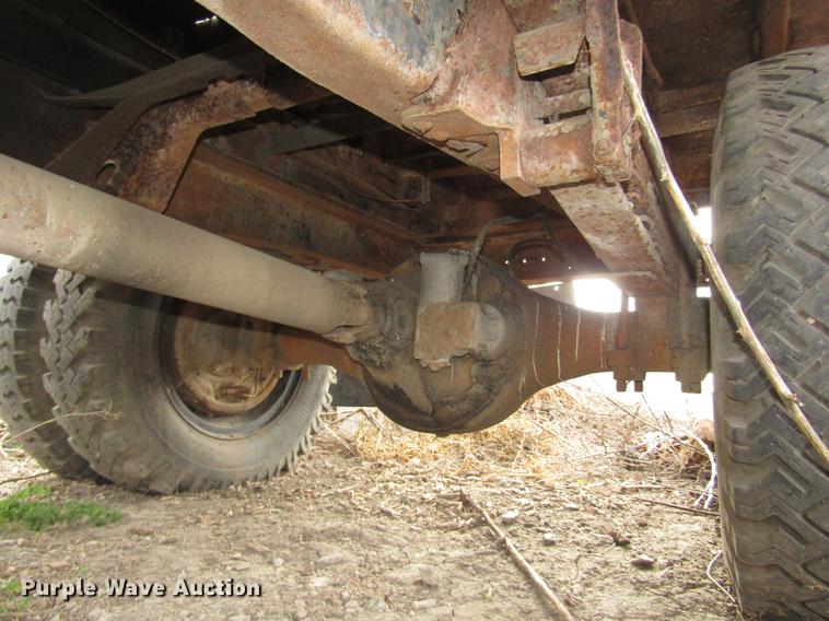 image for item DD2956 1974 Ford F600 dump truck