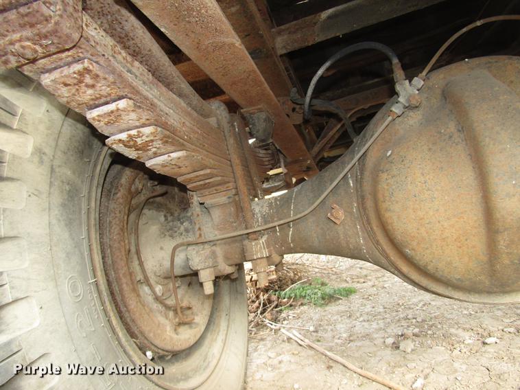 image for item DD2956 1974 Ford F600 dump truck