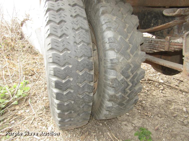 image for item DD2956 1974 Ford F600 dump truck