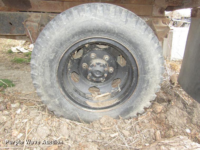 image for item DD2956 1974 Ford F600 dump truck