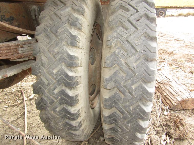 image for item DD2956 1974 Ford F600 dump truck