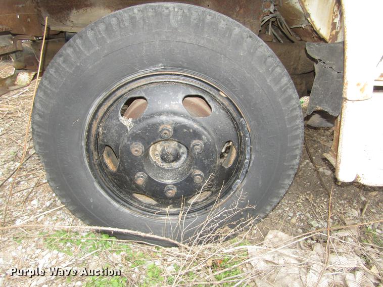 image for item DD2956 1974 Ford F600 dump truck