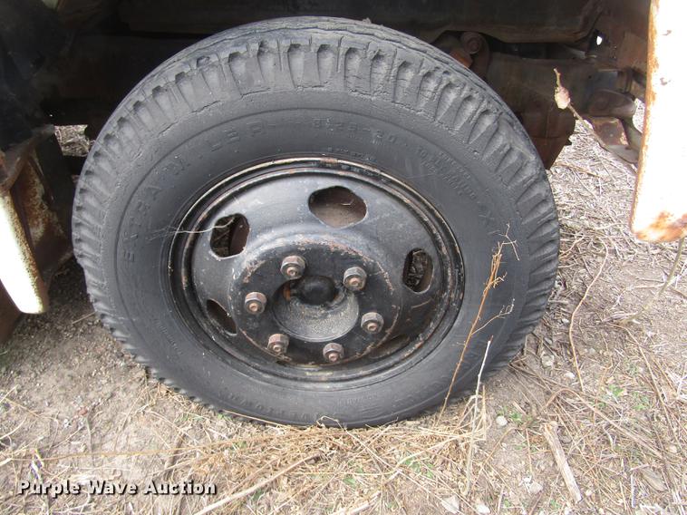 image for item DD2956 1974 Ford F600 dump truck