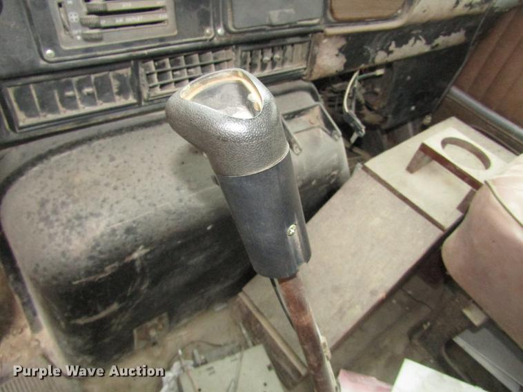 image for item DD2963 1981 International F2674 fertilizer truck