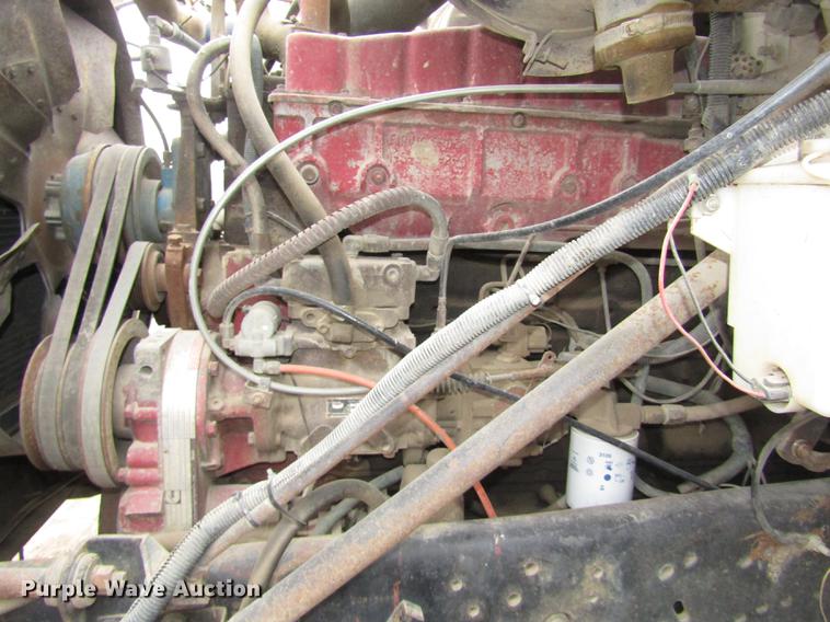 image for item DD2963 1981 International F2674 fertilizer truck