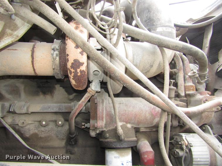 image for item DD2963 1981 International F2674 fertilizer truck