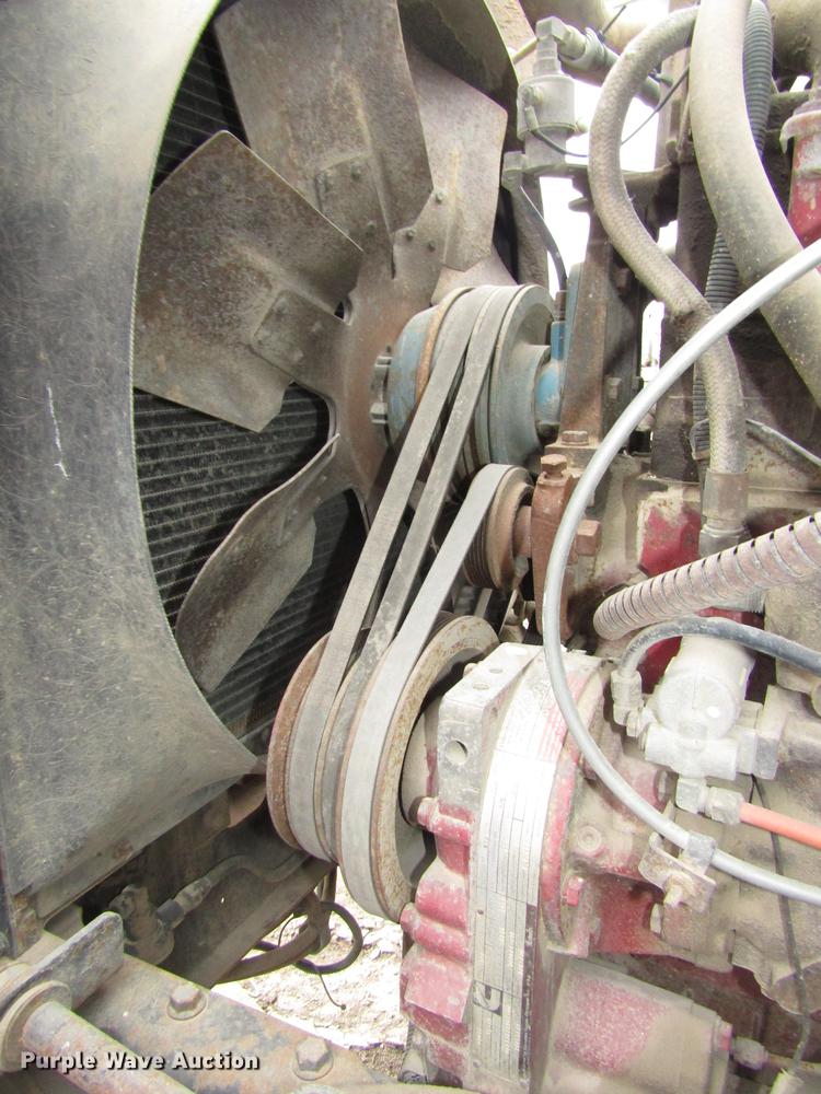 image for item DD2963 1981 International F2674 fertilizer truck