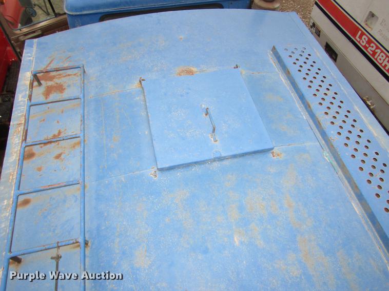 image for item DD2963 1981 International F2674 fertilizer truck