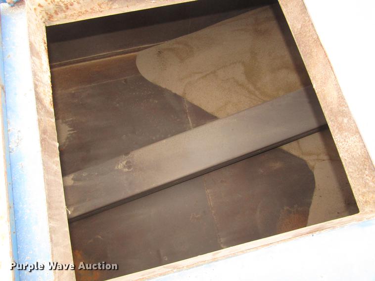 image for item DD2963 1981 International F2674 fertilizer truck