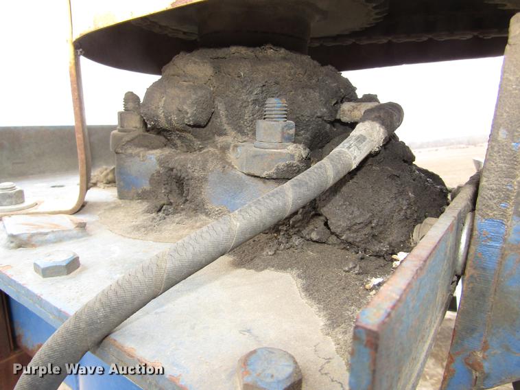 image for item DD2963 1981 International F2674 fertilizer truck